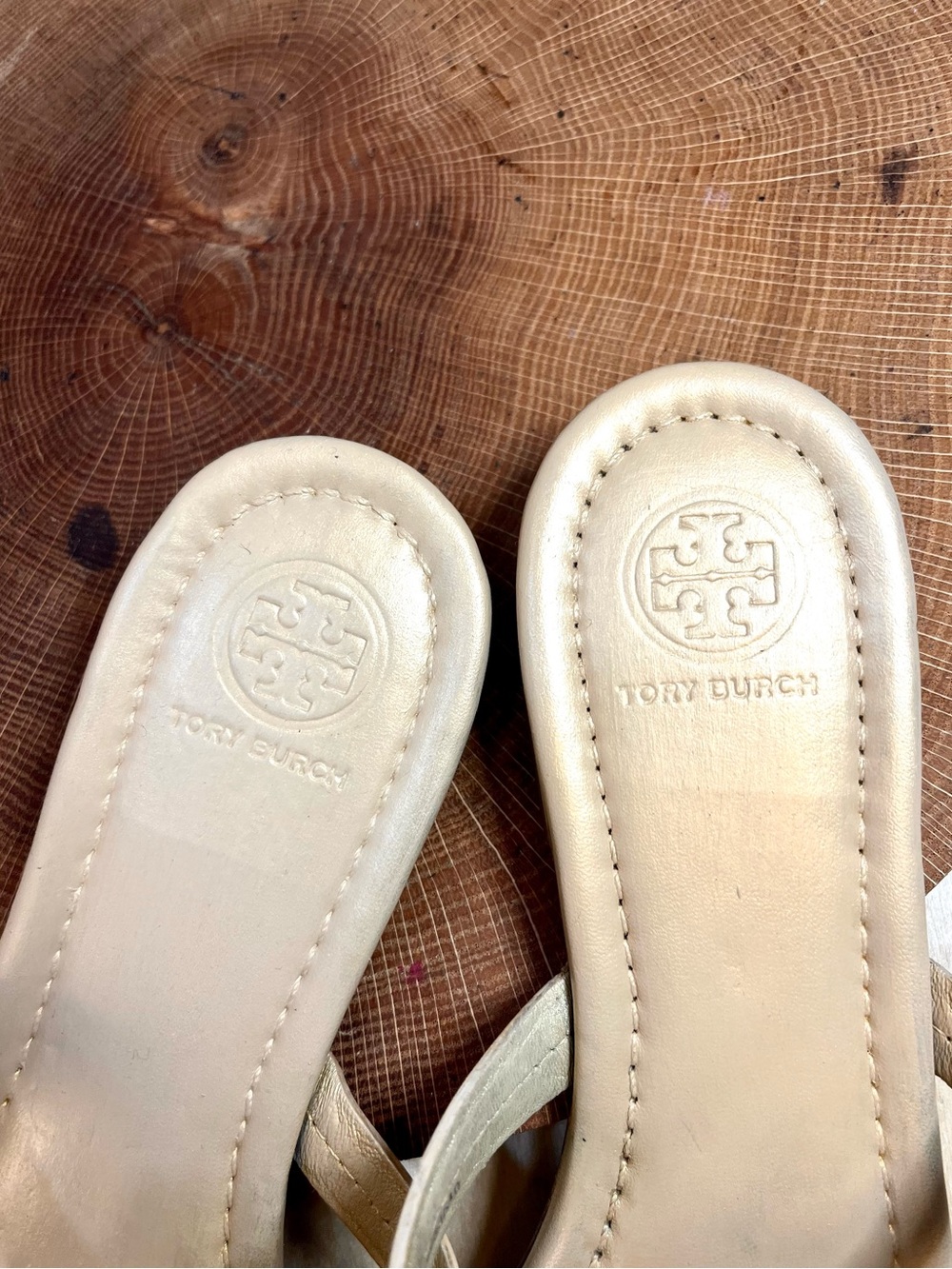 Tory Burch Miller Metallic Champagne Gold Leather Thong Sandals Size 9 - Picture 2 of 15